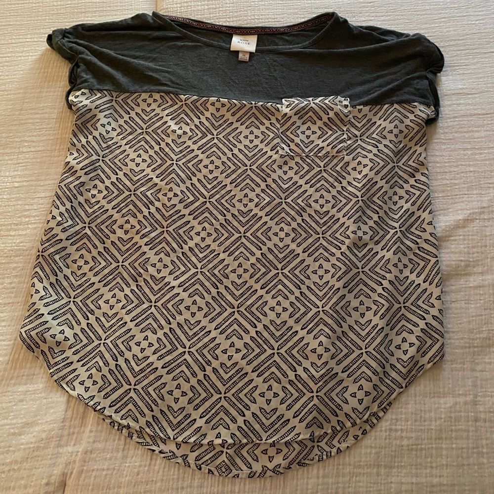 KNOX ROSE Medium Short Sleeve Top